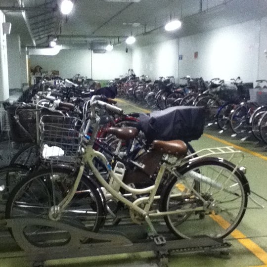 つくばエクスプレス浅草駅南自転車 バイク