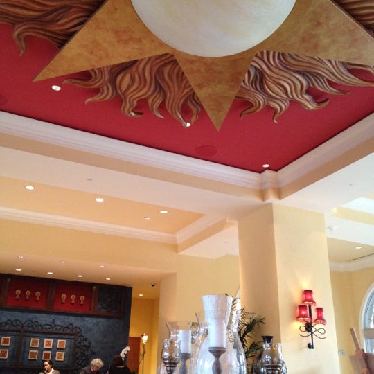 Foto diambil di Renaissance Tampa International Plaza Hotel oleh Lori B. pada 3/3/2012