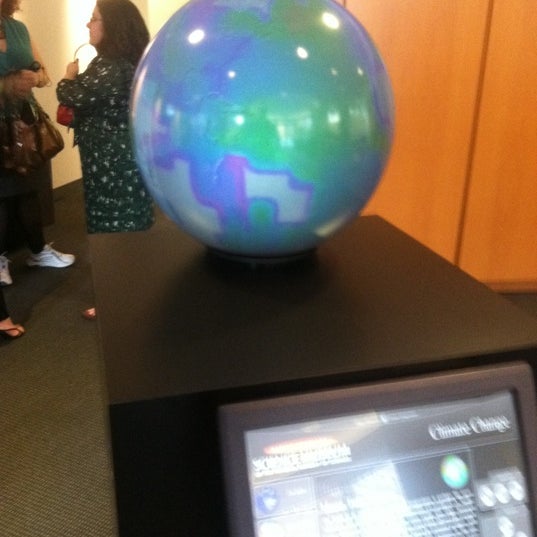 รูปภาพถ่ายที่ Marian Koshland Science Museum โดย James B. เมื่อ 5/16/2012