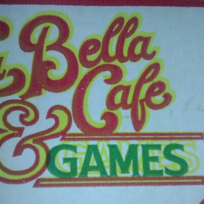 Foto tirada no(a) La Bella Pizza por Vida D. em 6/11/2012