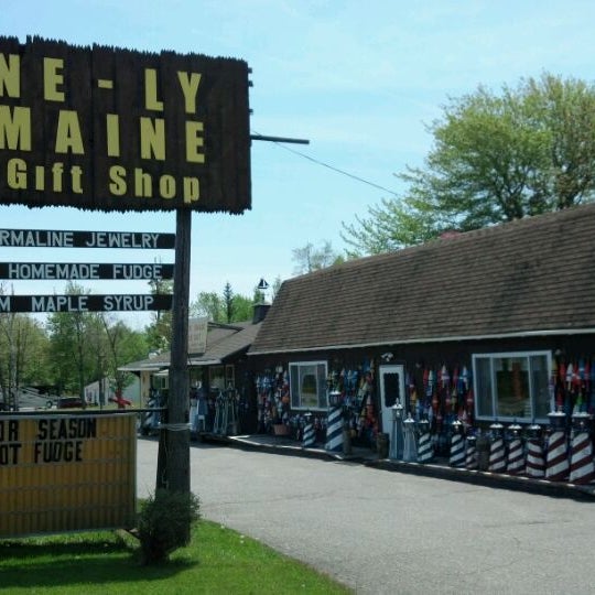 5/21/2012에 Monroe H.님이 Maine-ly Maine Gift Shop에서 찍은 사진