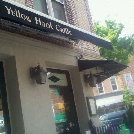 Foto tirada no(a) Yellow Hook Grille por Dwiddy M. em 4/21/2012