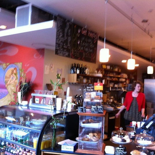 Foto tirada no(a) Epicenter Cafe por Michael B. em 8/3/2012