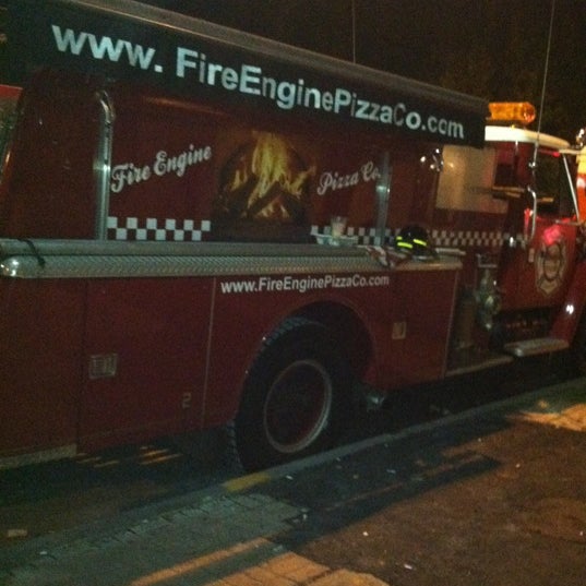 Foto tirada no(a) Fire Engine Pizza Company por Fredo em 7/8/2012