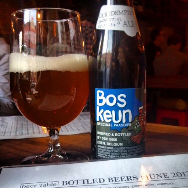 6/5/2012 tarihinde Troy C.ziyaretçi tarafından Beer Table'de çekilen fotoğraf