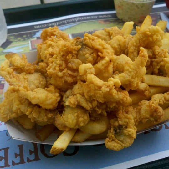 Foto diambil di Jake&#39;s Seafood Restaurant oleh Arielle N. pada 6/16/2012
