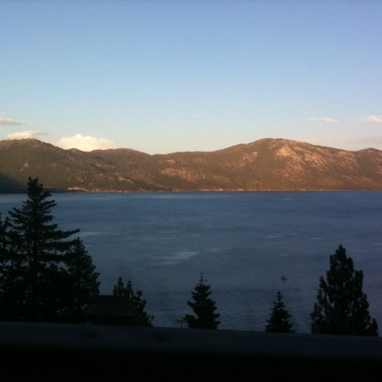 7/8/2012 tarihinde Karyn T.ziyaretçi tarafından Tahoe Biltmore Lodge &amp; Casino'de çekilen fotoğraf