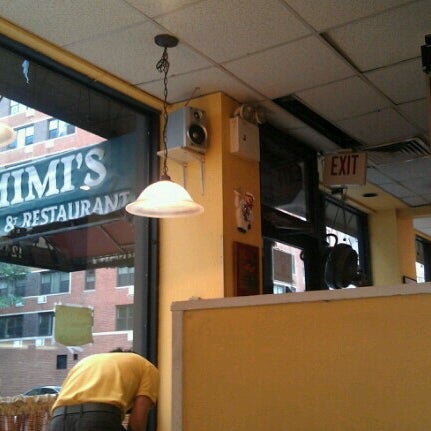 Снимок сделан в Mimi&#39;s Pizza Kitchen пользователем Lisa W. 7/31/2012