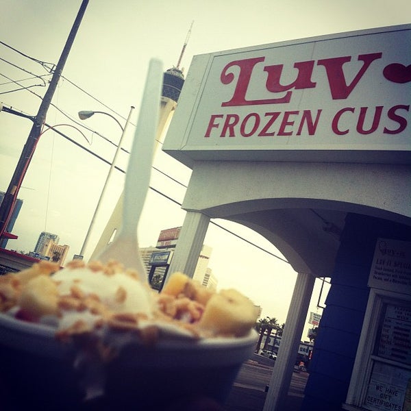 รูปภาพถ่ายที่ Luv-It Frozen Custard โดย Andreo Jab B. เมื่อ 7/12/2012