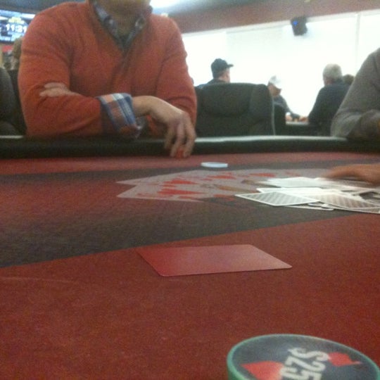 Foto tomada en Final Table Poker Club  por Michael P. el 4/1/2012