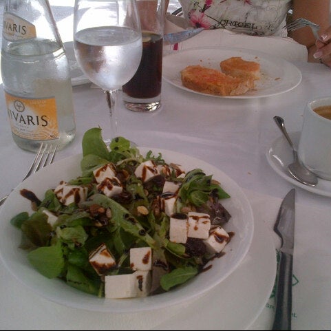 Foto diambil di Restaurant La Font de Prades oleh Olivera pada 8/12/2012