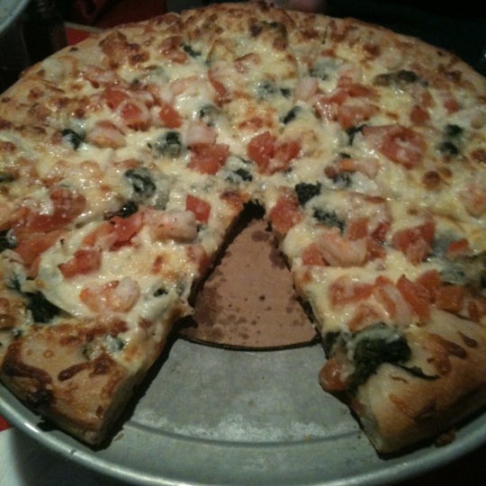 Снимок сделан в Picasso&#39;s Pizza &amp; Pub пользователем Bill T. 2/12/2012
