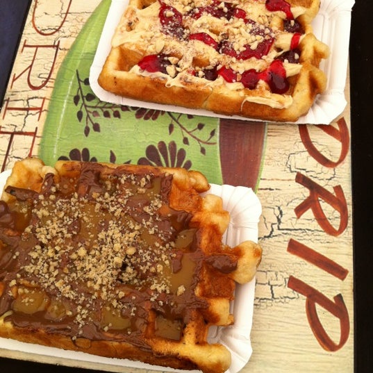 Das Foto wurde bei La Maison des Waffles von Isabella R. am 5/26/2012 aufgenommen