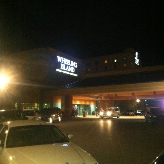 Снимок сделан в Wheeling Island Hotel-Casino-Racetrack пользователем TJ H. 3/11/2012