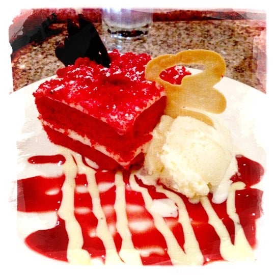 5/20/2012 tarihinde Kaidenziyaretçi tarafından Ruggles Cafe Bakery'de çekilen fotoğraf