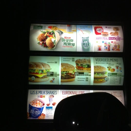 รูปภาพถ่ายที่ McDonald&#39;s โดย Eddy v. เมื่อ 3/15/2012