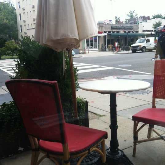 9/8/2012 tarihinde Tanya G.ziyaretçi tarafından Napoleon Bistro Lounge'de çekilen fotoğraf
