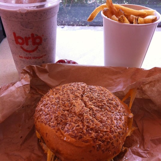 5/10/2012에 Calvin H.님이 be right burger™에서 찍은 사진