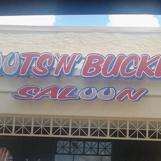 รูปภาพถ่ายที่ Boots N Buckles Saloon โดย Charlie M. เมื่อ 9/4/2012