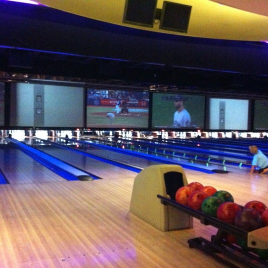 Foto tomada en 10Pin Bowling Lounge  por Jose R. el 8/15/2012