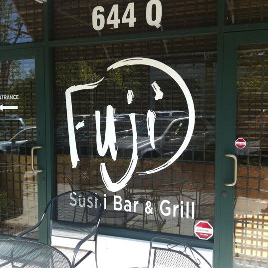 รูปภาพถ่ายที่ Fuji Sushi Bar &amp; Grill โดย Patricia S. เมื่อ 3/30/2012