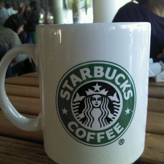 Foto scattata a Starbucks da Rafa L. il 4/18/2012