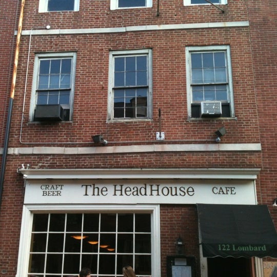 Photo taken at The HeadHouse by Hero Jr on 5/24/2012