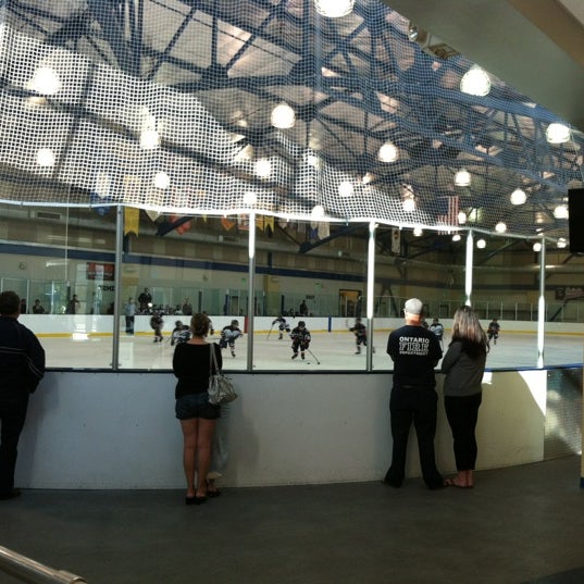 Foto diambil di Kroc Center Ice Arena oleh John D. pada 9/1/2012