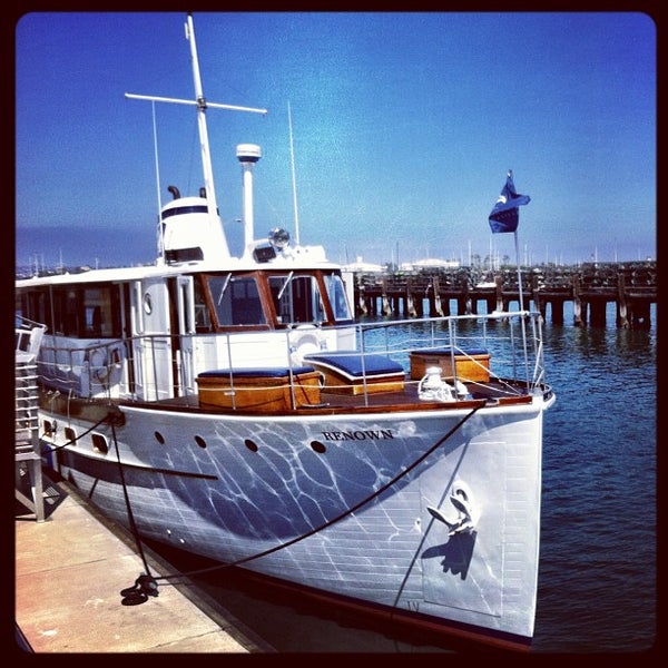Photo prise au Hornblower Cruises &amp; Events par Emil B. le7/28/2012