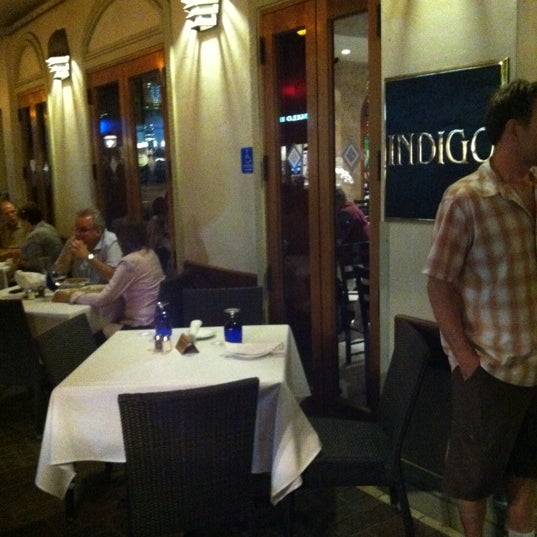 Photo prise au Indigo Restaurant Las Olas par Elmira K. le5/13/2012