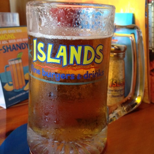 Foto tomada en Islands Restaurant  por Kristen W. el 7/7/2012