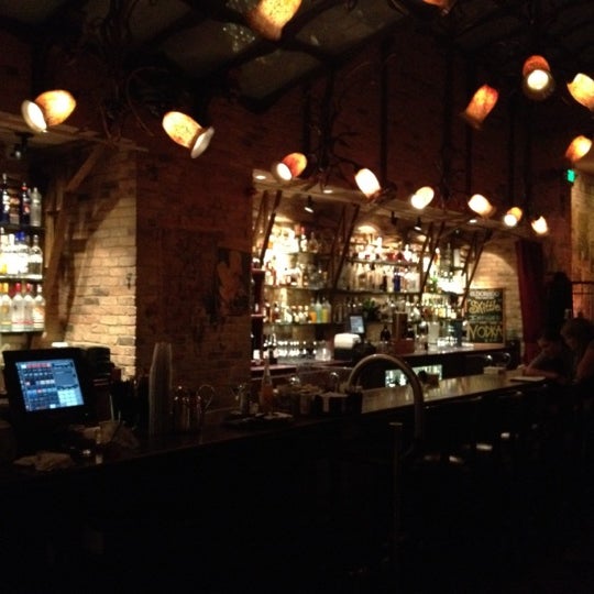 Photo prise au Roxy&#39;s Bar &amp; Lounge par Mark P. le9/11/2012