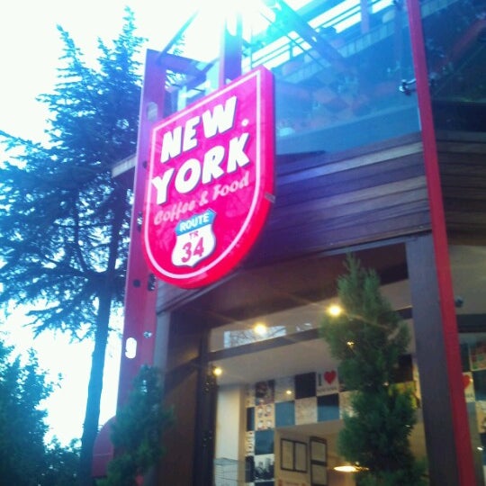 รูปภาพถ่ายที่ New York Coffee &amp; Food โดย Emin เมื่อ 7/31/2012