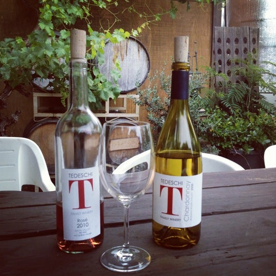 Das Foto wurde bei Tedeschi Family Winery von Tera H. am 6/22/2012 aufgenommen