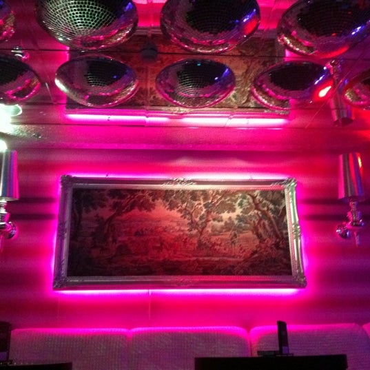 Foto tirada no(a) Party Room por Volodymyr T. em 3/17/2012