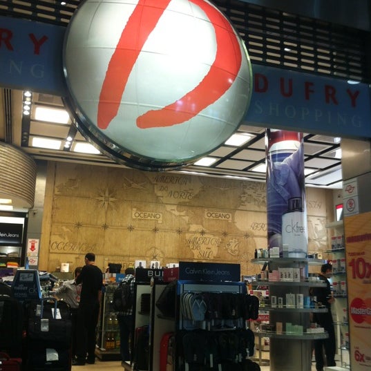 2/28/2012 tarihinde Marco W.ziyaretçi tarafından Dufry Shopping'de çekilen fotoğraf