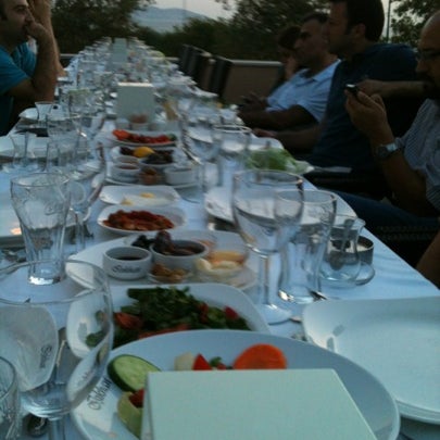 8/8/2012 tarihinde Barbarosziyaretçi tarafından Işıkhan Restaurant'de çekilen fotoğraf