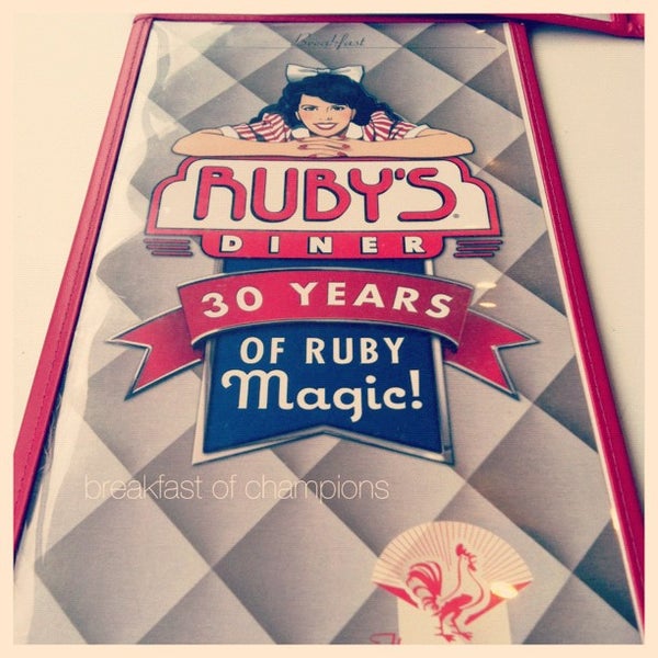 รูปภาพถ่ายที่ Ruby&#39;s Diner โดย Amy F. เมื่อ 9/6/2012
