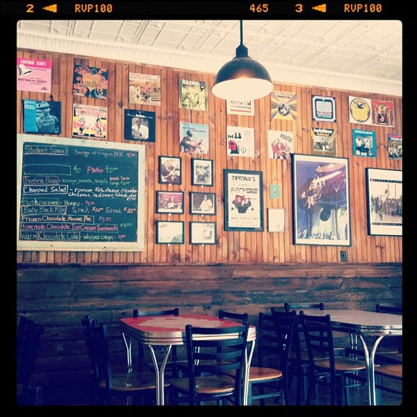 Снимок сделан в Ruthie&#39;s Bar-B-Q &amp; Pizza пользователем Anthony S. 4/18/2012