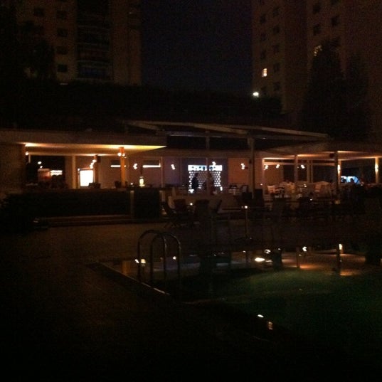 6/1/2012에 Kaan A.님이 COLORS - Eat, Drink, Party - (Hillside City Club)에서 찍은 사진