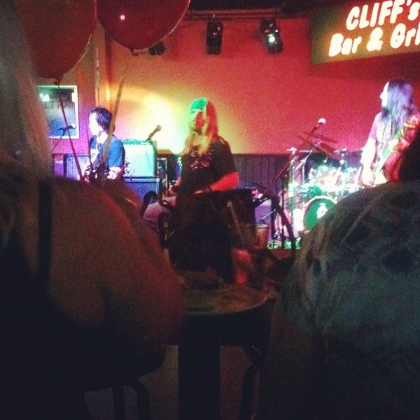 Foto tirada no(a) Cliff&#39;s Bar And Grill por Goldie N. em 4/7/2012