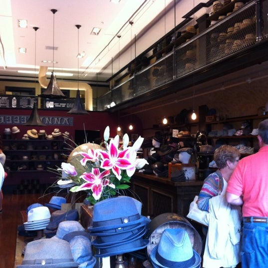 7/15/2012にKristina G.がGoorin Bros. Hat Shop - Gaslampで撮った写真