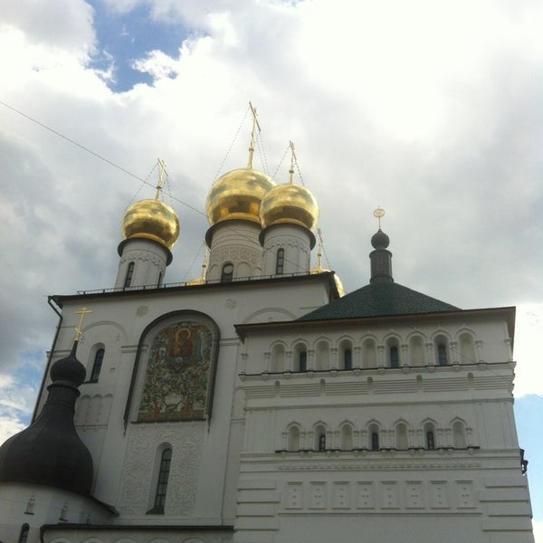 Благая весть евангельская церковь. Церковь благая весть москва зал. Церковь рика реннера в москве. Московское благое. Вокзал города бологое.