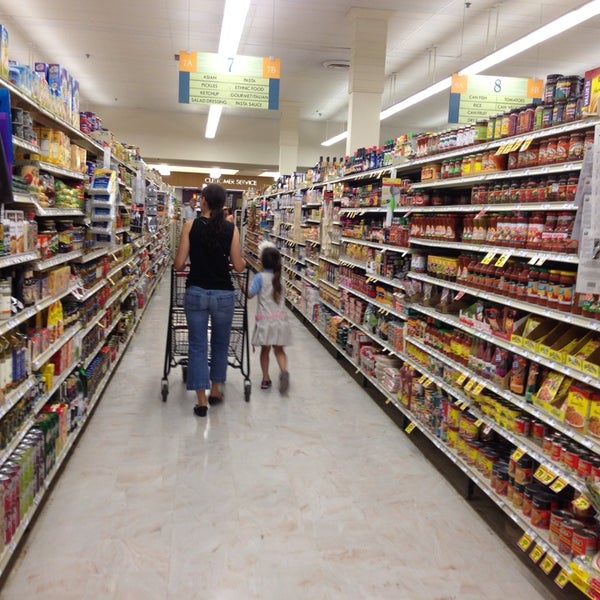 WinnDixie Grocery Store in Village of Key Biscayne