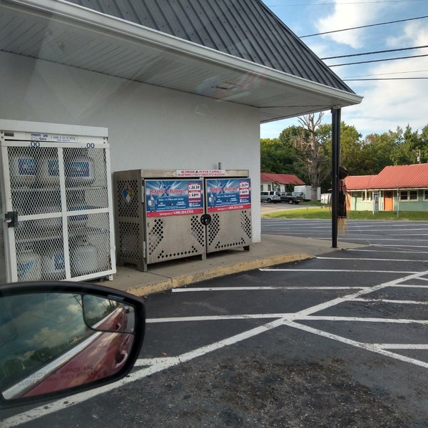 Holt's Hometown Foods Grocery Store in Ridgetop