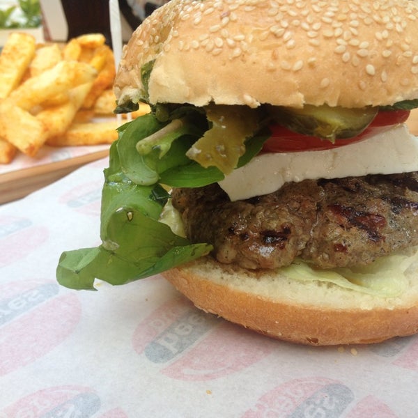 5/24/2014 tarihinde Begüm M.ziyaretçi tarafından Beeves Burger'de çekilen fotoğraf