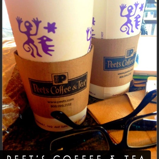 รูปภาพถ่ายที่ Peet&#39;s Coffee &amp; Tea โดย Cathy V. เมื่อ 12/15/2012
