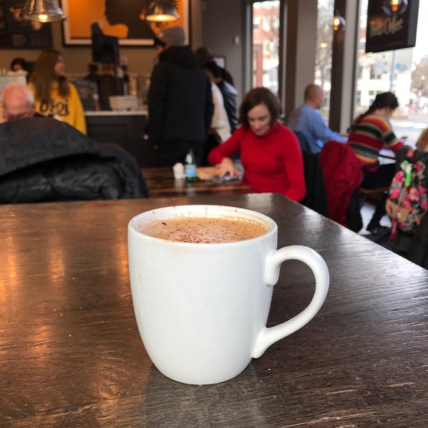 Photo taken at Peet&#39;s Coffee &amp; Tea by Naif on 11/28/2018