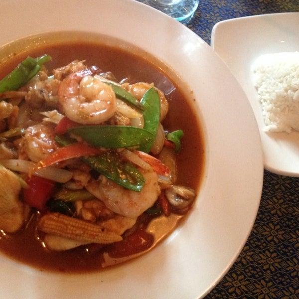 Photo taken at Thai Thani Restaurant by Nury T. on 6/22/2014