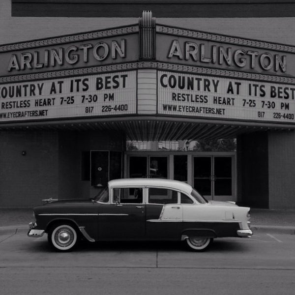รูปภาพถ่ายที่ Theatre Arlington โดย Joseph Z. เมื่อ 7/19/2014